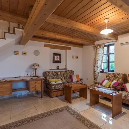 Apartment Paulina In A Stone House